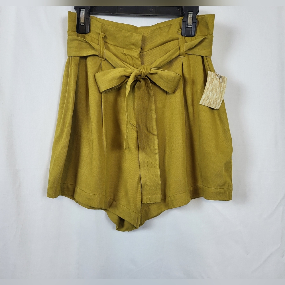 Forever‎ 21 Contempo. Womens Chartreuse Paperbag Belted Pleated Shorts Small New